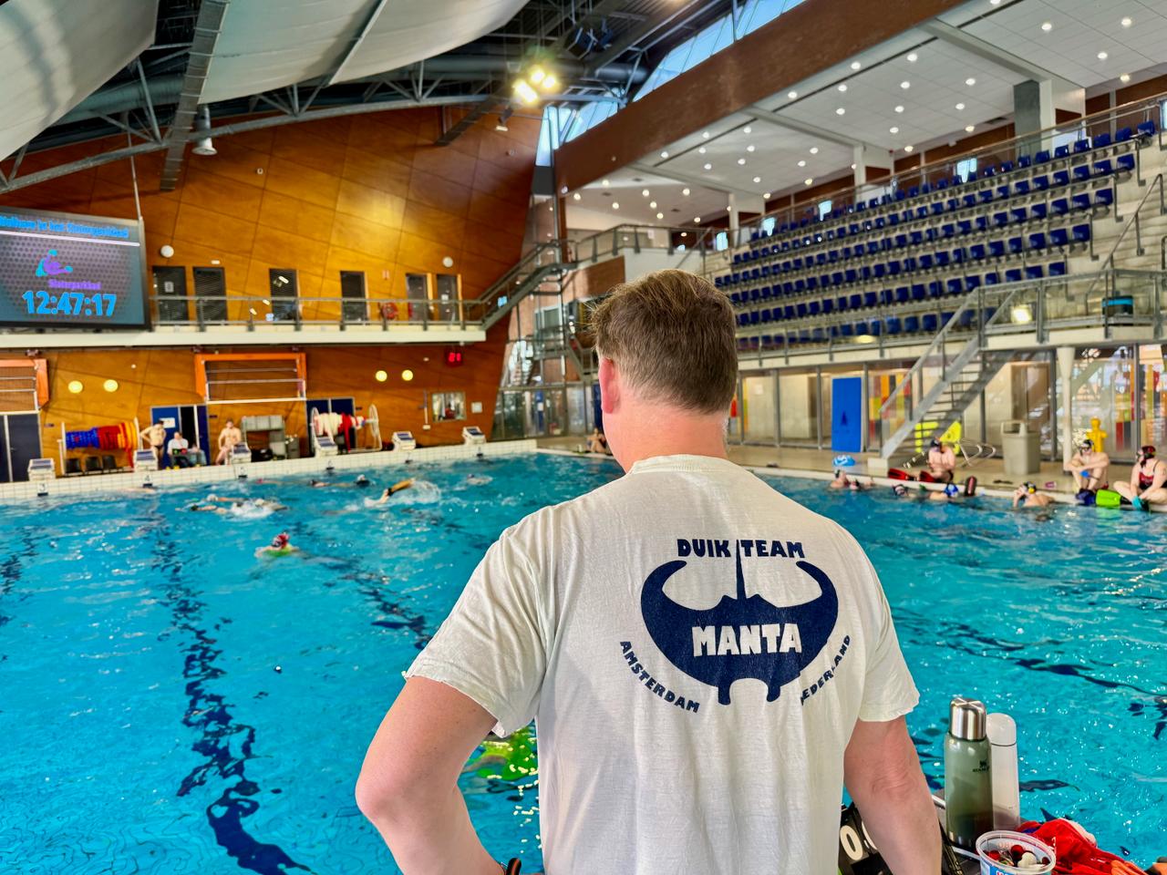 Zondagochtend zwemtraining en duiktraining - De Meerkamp